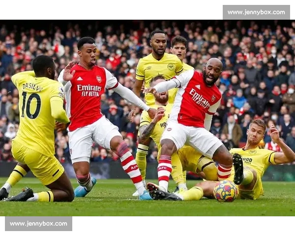 焦点战激烈角逐比分持续反转球队顽强拼搏赢得关键胜利引爆全场热情